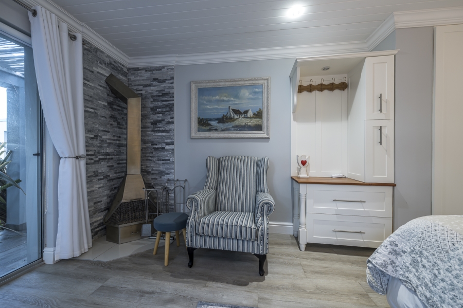 5 Bedroom Property for Sale in Glentana Western Cape